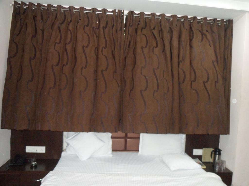 אחמדאבאד Hotel Silver Plaza חדר תמונה