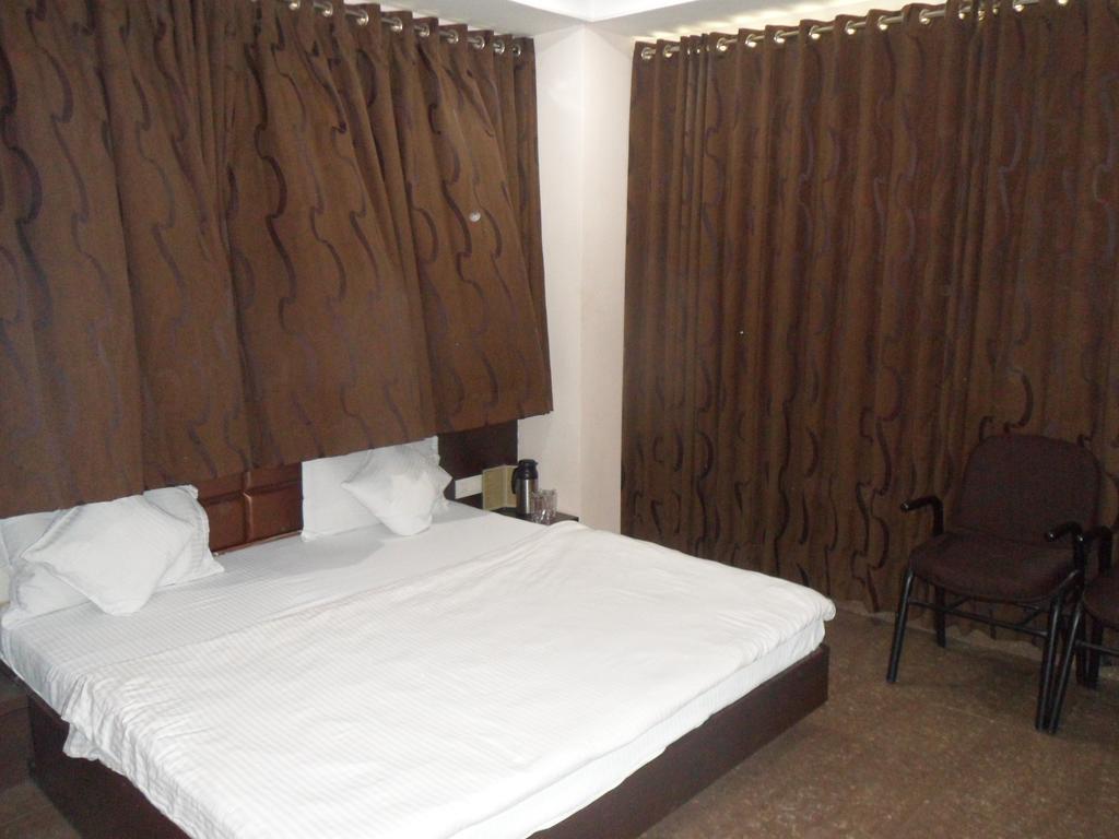 אחמדאבאד Hotel Silver Plaza חדר תמונה